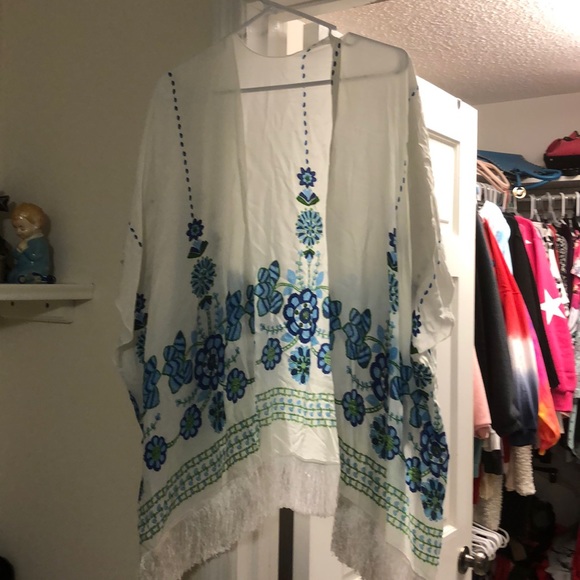 Sweaters - Super cute 🥰 fringe cardigan - GENTLY USED!